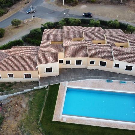 Residence Baia Sant Anna Con Piscina Tanaunella Exterior photo