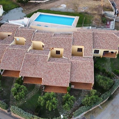 Residence Baia Sant Anna Con Piscina Tanaunella Exterior photo