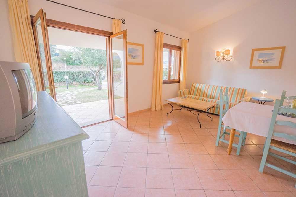 Residence Baia Sant Anna Con Piscina Tanaunella Exterior photo