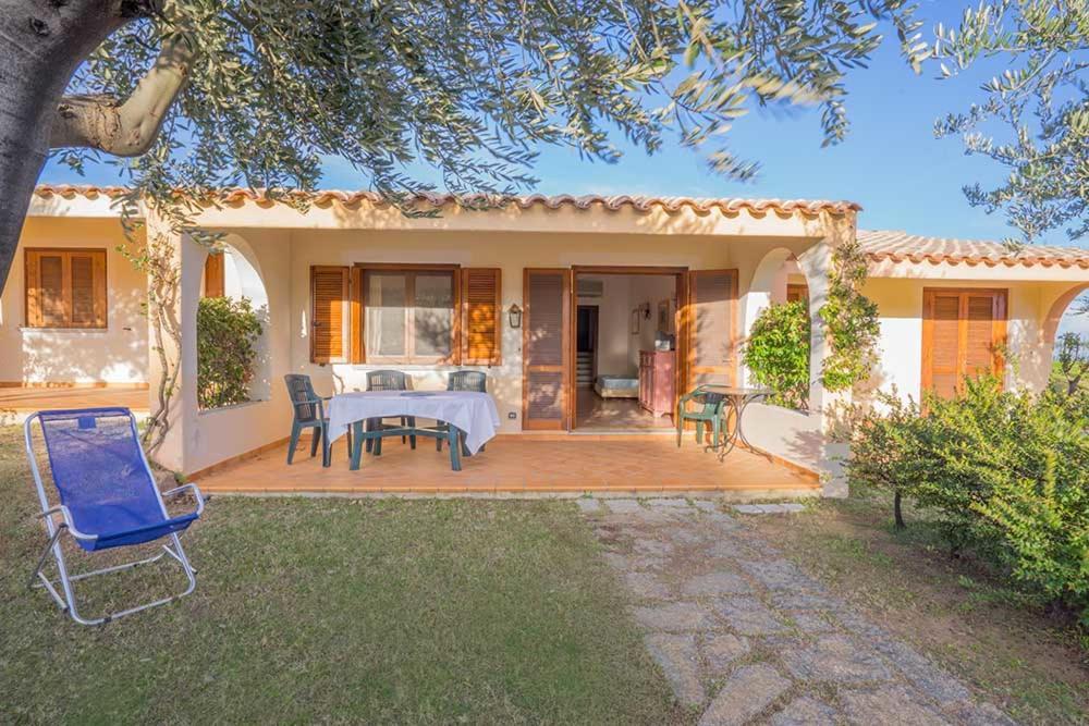 Residence Baia Sant Anna Con Piscina Tanaunella Exterior photo