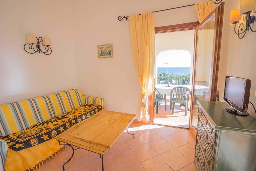 Residence Baia Sant Anna Con Piscina Tanaunella Exterior photo