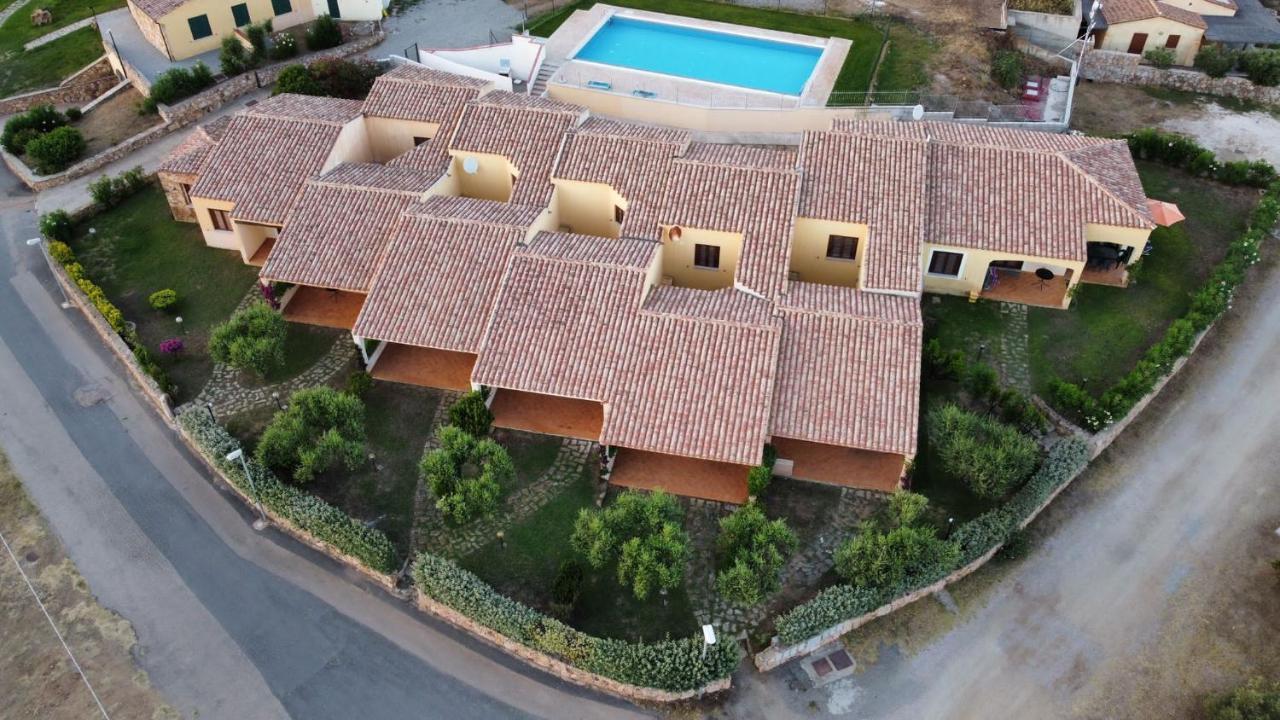 Residence Baia Sant Anna Con Piscina Tanaunella Exterior photo