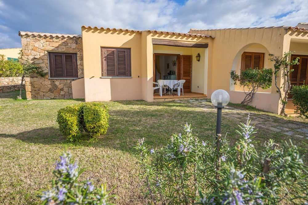 Residence Baia Sant Anna Con Piscina Tanaunella Exterior photo