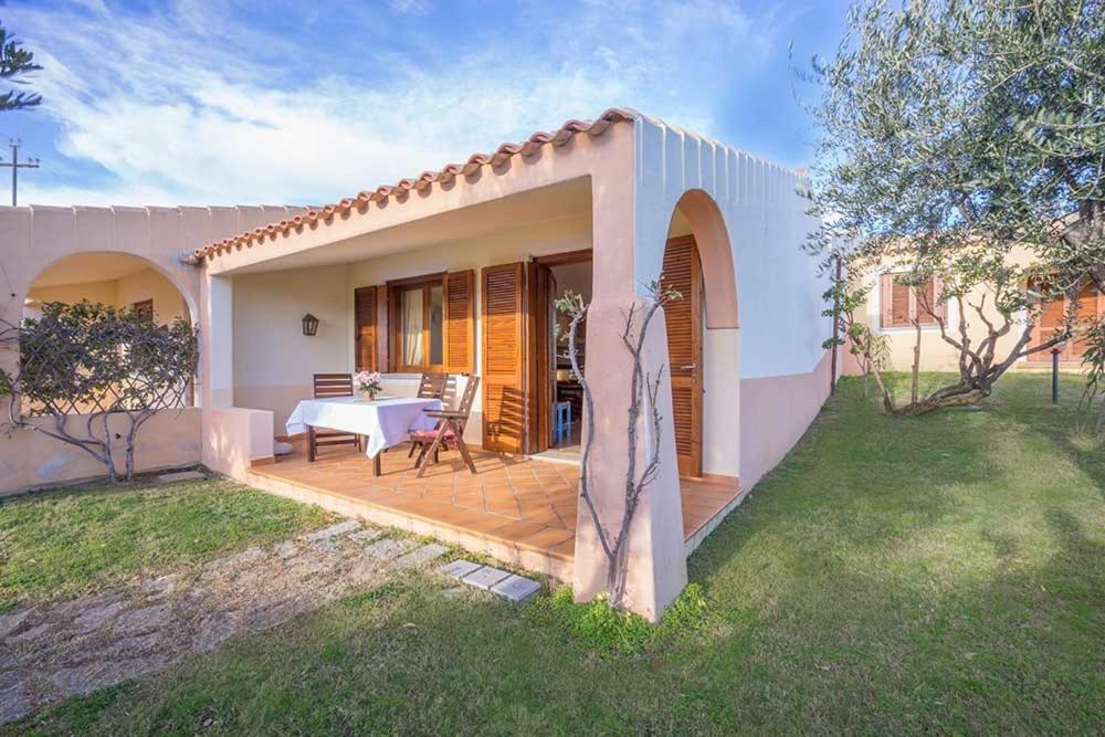 Residence Baia Sant Anna Con Piscina Tanaunella Exterior photo