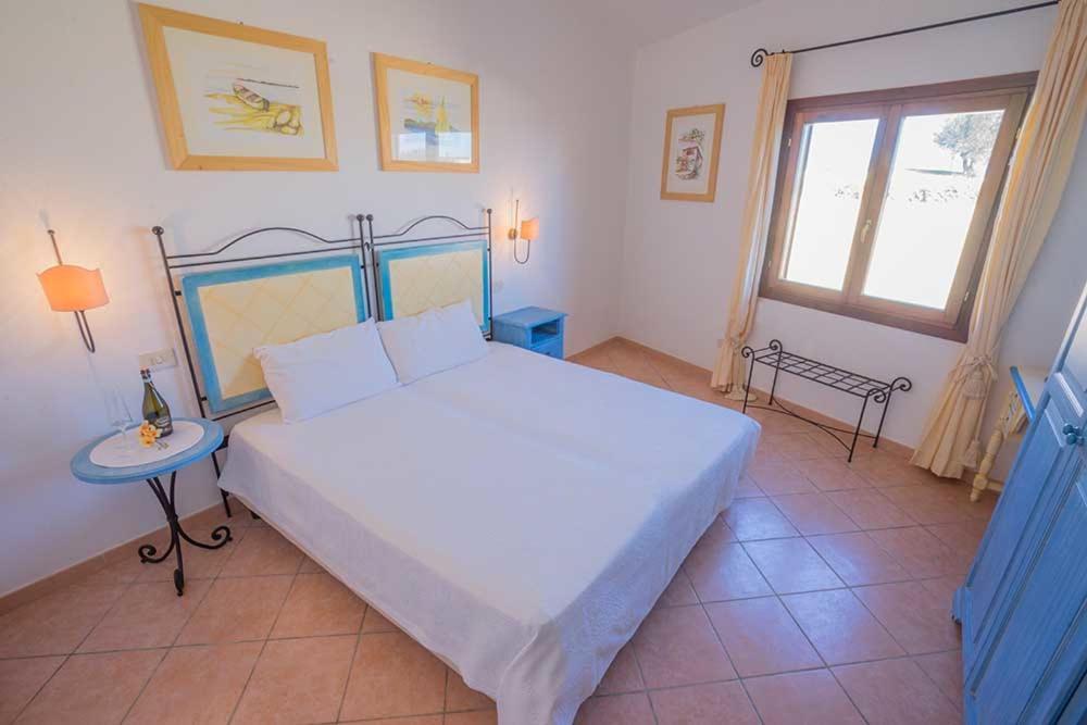 Residence Baia Sant Anna Con Piscina Tanaunella Exterior photo